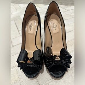 Black Valentino Pumps